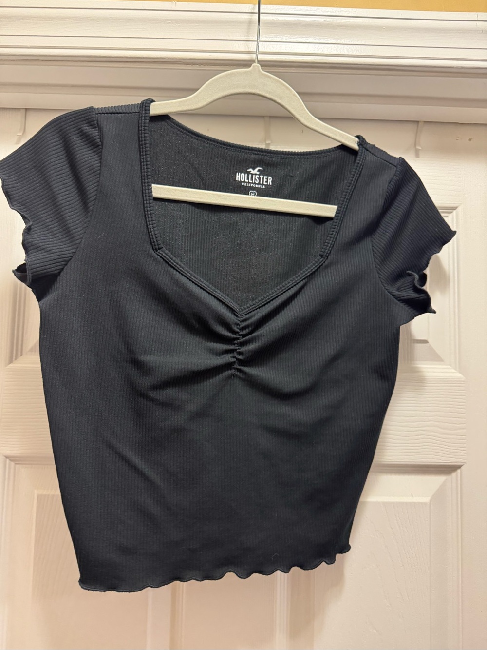 Hollister Black Ribbed V-Neck Ruched Short Sleeve Crop Top